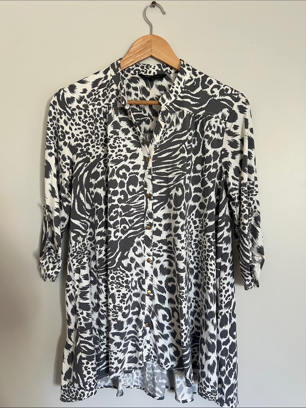 BCBGMaxAzria Grey & White Animal Print Button-Front Blouse